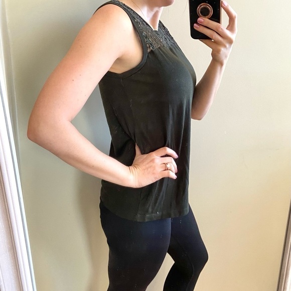 ⭐️2 FOR $20⭐️ Forest Green Tank with Crochet Details. Boho style. Medium - Picture 3 of 11